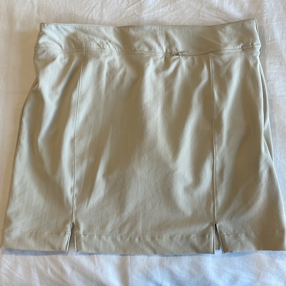 Under Armour Skort - Picture 3 of 5